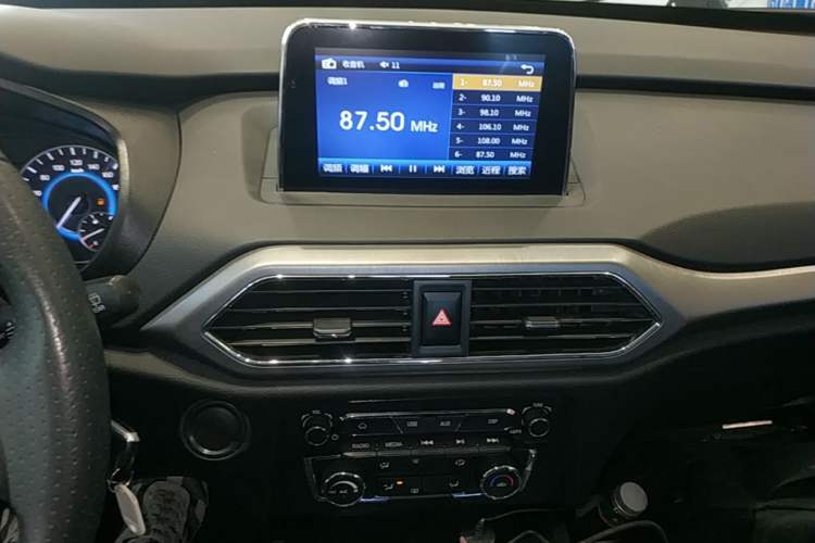 Used Dongfeng Fengon S560 2018 1.8L Manual Comfort 7-Seater Audio And AC Panel