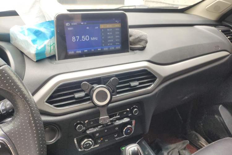 Used Dongfeng Fengon S560 2018 1.8L CVT Elite Model 7 Seats Audio And AC Panel