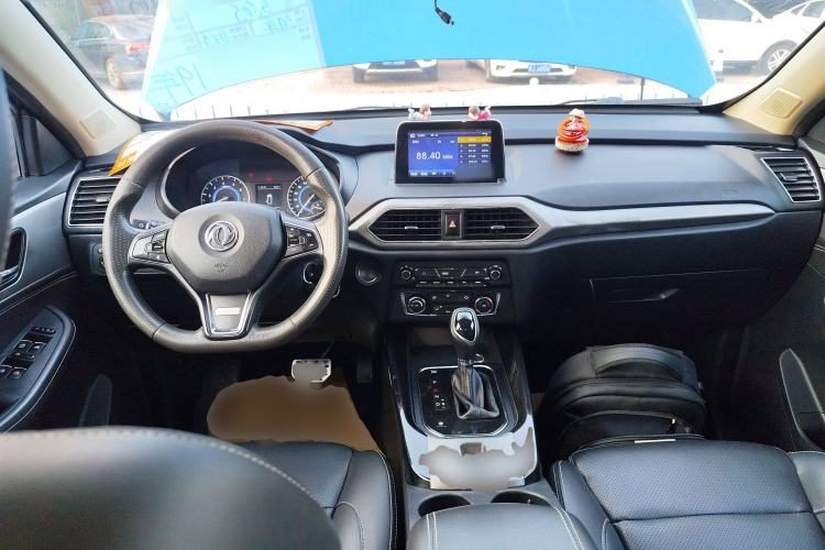 Used Dongfeng Fengon S560 2018 1.8L CVT Elite Model 7 Seats Center Console