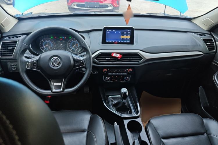 Used Dongfeng Fengon S560 2018 1.8L Manual Comfort 7-Seater Center Console