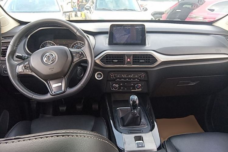 Used Dongfeng Fengon S560 2018 1.8L Manual Luxury 7-Seater Center Console