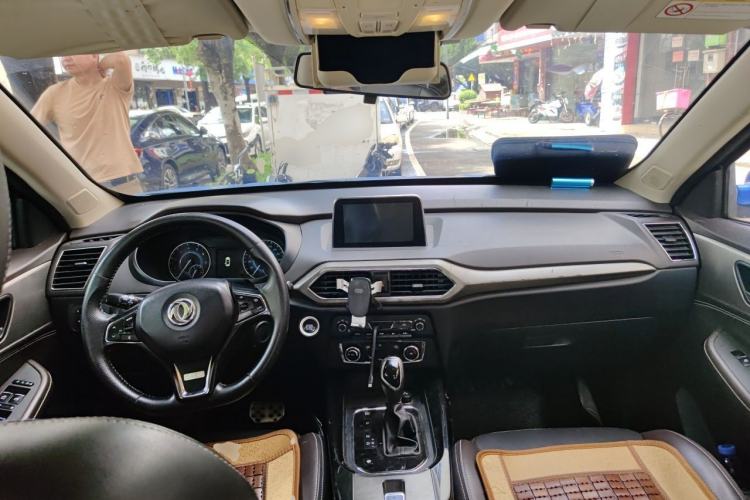 Used Dongfeng Fengon S560 2018 1.8L CVT Smart Connect 7-Seater Center Console