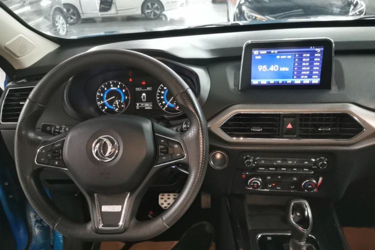 Used Dongfeng Fengon S560 2018 1.8L CVT Elite Model 7 Seats Center Console