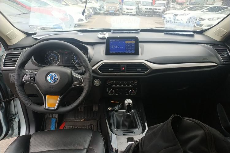 Used Dongfeng Fengon S560 2018 1.8L Manual Luxury 7-Seater Center Console