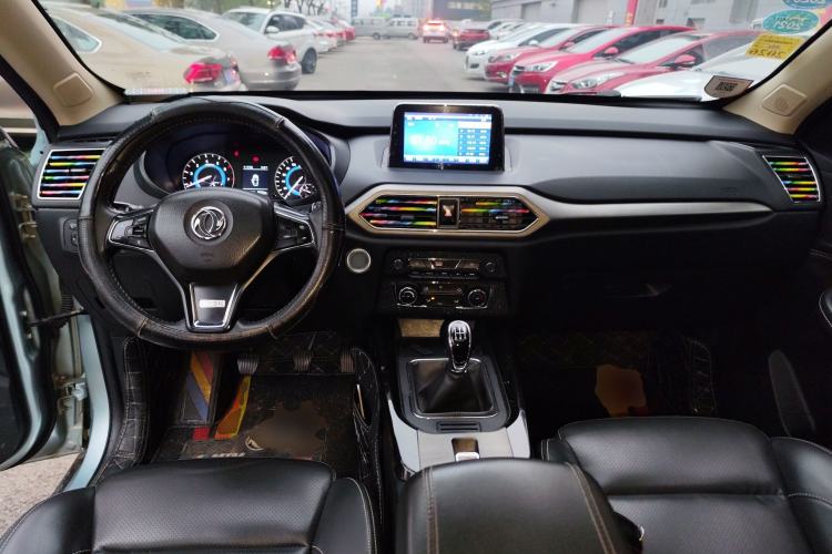 Used Dongfeng Fengon S560 2018 1.8L Manual Luxury 7-Seater Center Console