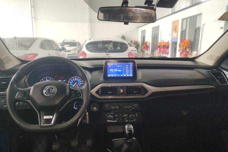 Used Dongfeng Fengon S560 2018 1.8L Manual Comfort 5-Seater China V Standard Center Console