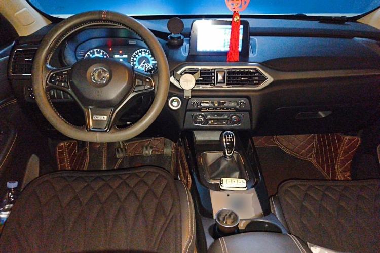 Used Dongfeng Fengon S560 2018 1.8L Manual Luxury 7-Seater Center Console