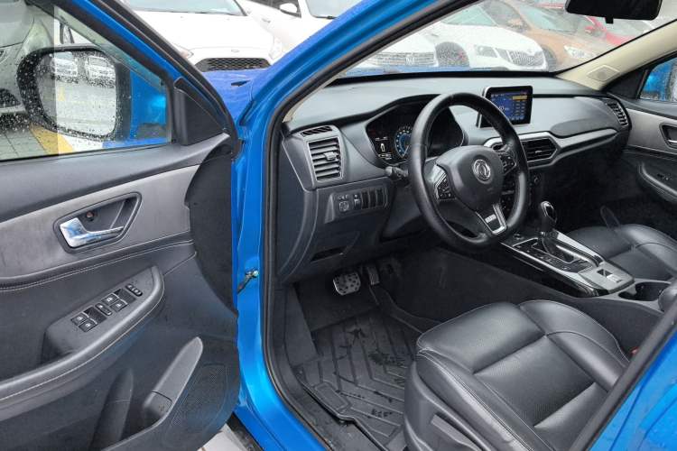 Used Dongfeng Fengon S560 2018 1.8L CVT Elite Model 7 Seats Driver Seat