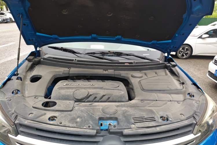 Used Dongfeng Fengon S560 2018 1.8L CVT Elite Model 7 Seats Engine Bay