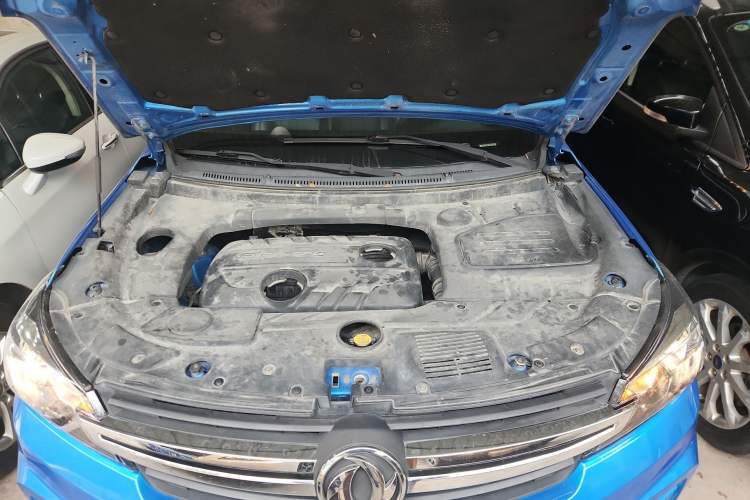 Used Dongfeng Fengon S560 2018 1.8L Manual Comfort 5-Seater China V Standard Engine Bay