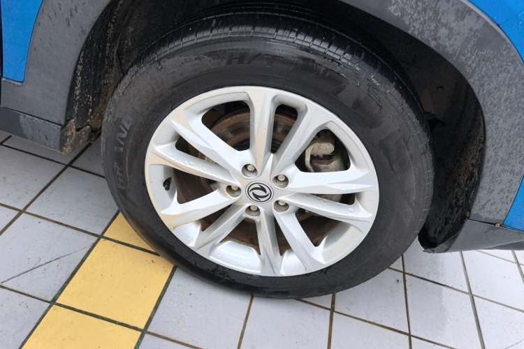 Used Dongfeng Fengon S560 2018 1.8L CVT Elite Model 7 Seats Exterior 3
