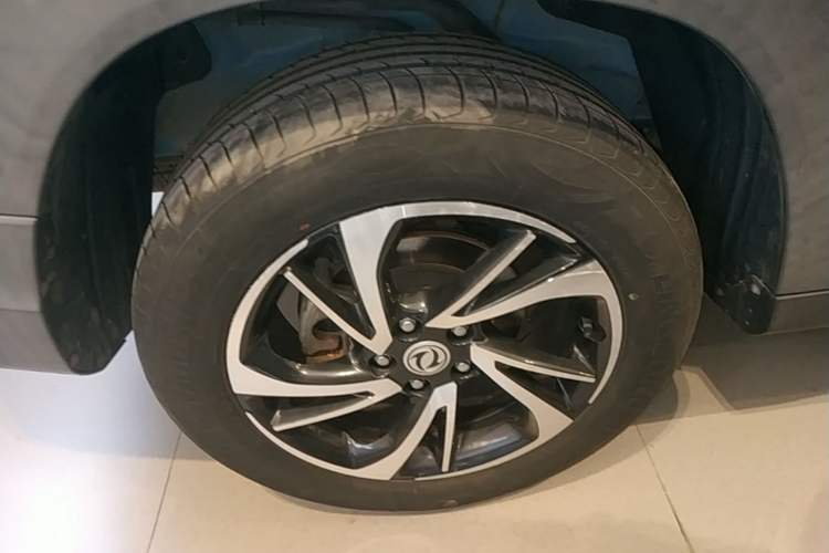 Used Dongfeng Fengon S560 2018 1.8L Manual Comfort 7-Seater Exterior 5
