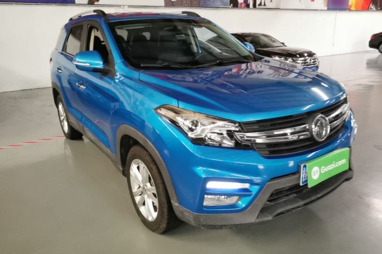 Used Dongfeng Fengon S560 2018 1.8L CVT Elite Model 7 Seats Front Right 45 Deg