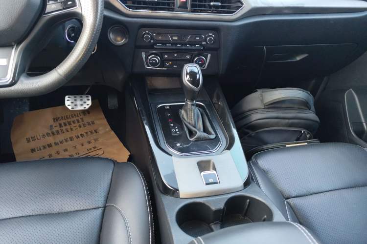 Used Dongfeng Fengon S560 2018 1.8L CVT Elite Model 7 Seats Gear Lever