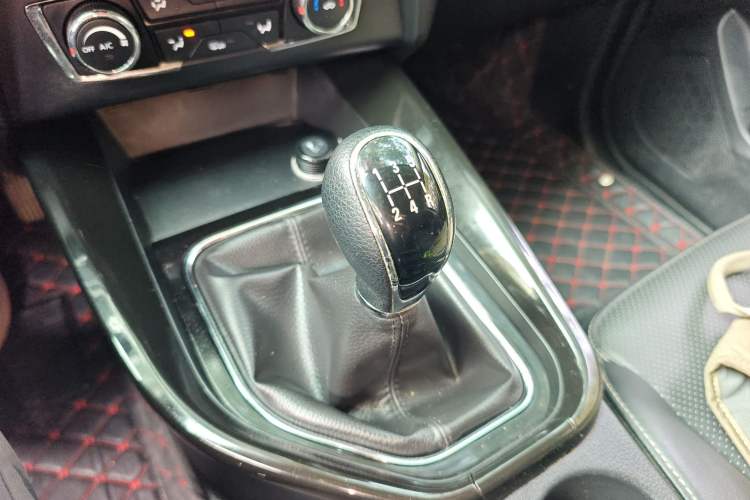 Used Dongfeng Fengon S560 2018 1.8L Manual Urban Model 7 Seats Gear Lever