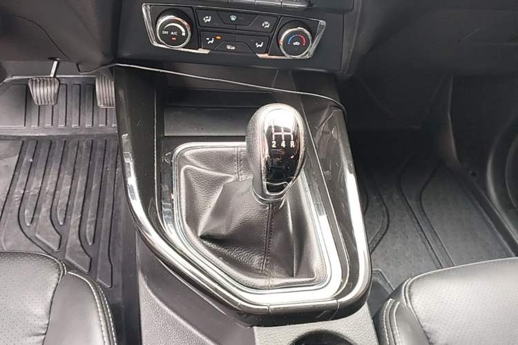 Used Dongfeng Fengon S560 2018 1.8L Manual Urban Model 7 Seats Gear Lever