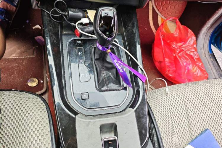 Used Dongfeng Fengon S560 2018 1.8L CVT Elite Model 7 Seats Gear Lever