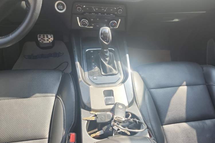Used Dongfeng Fengon S560 2018 1.8L CVT Urban Model 5 Seats Gear Lever