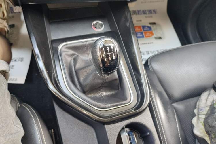 Used Dongfeng Fengon S560 2018 1.8L Manual Comfort 7-Seater Gear Lever