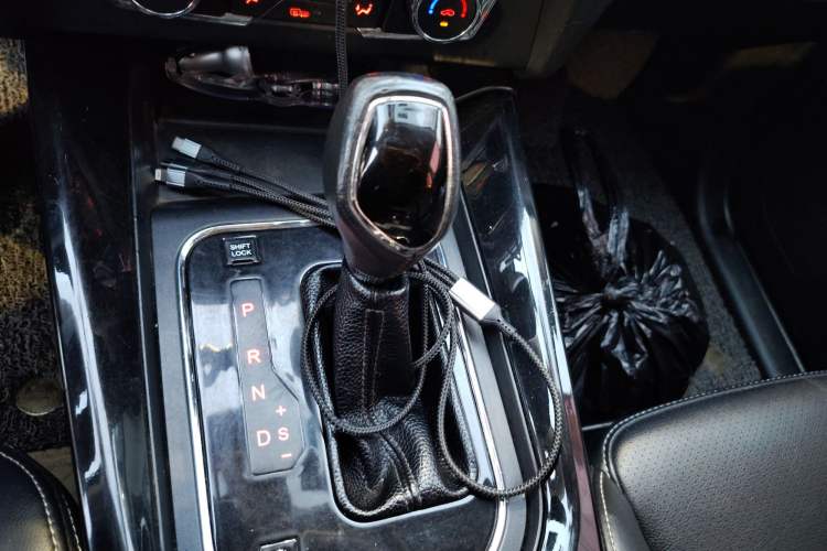 Used Dongfeng Fengon S560 2018 1.8L CVT Urban Model 5 Seats Gear Lever