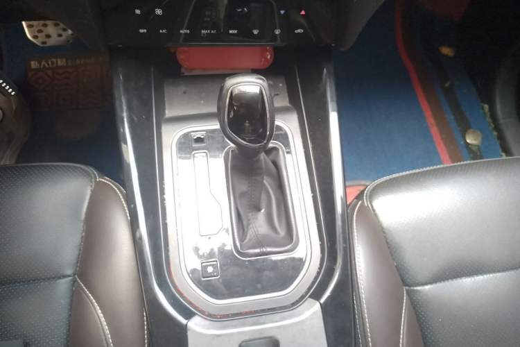 Used Dongfeng Fengon S560 2018 1.8L CVT Comfort Model 5 Seats Gear Lever