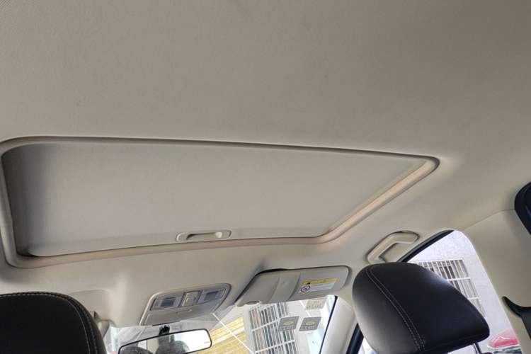 Used Dongfeng Fengon S560 2018 1.8L Manual Comfort 7-Seater Headliner