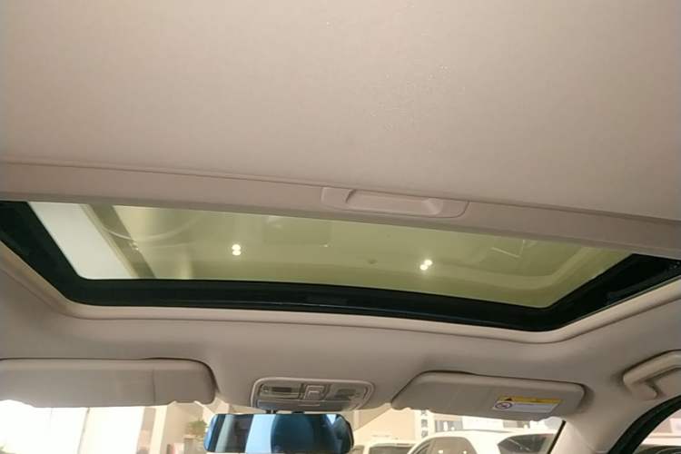 Used Dongfeng Fengon S560 2018 1.8L Manual Comfort 7-Seater Headliner