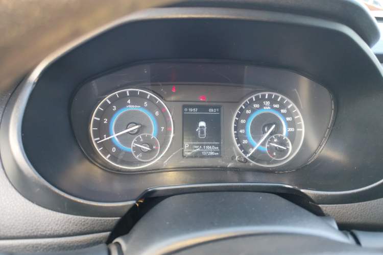 Used Dongfeng Fengon S560 2018 1.8L CVT Elite Model 7 Seats Instrument Cluster
