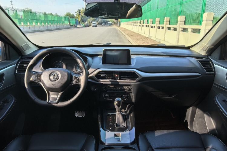 Used Dongfeng Fengon S560 2018 1.8L CVT Elite Model 7 Seats Interior 1
