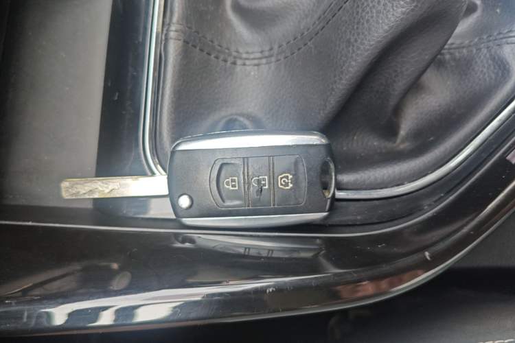 Used Dongfeng Fengon S560 2018 1.8L Manual Comfort 7-Seater Interior 1