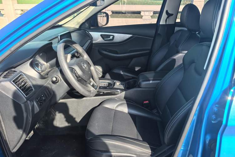 Used Dongfeng Fengon S560 2018 1.8L CVT Elite Model 7 Seats Interior 2
