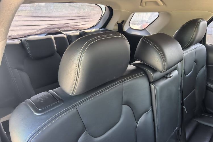 Used Dongfeng Fengon S560 2018 1.8L CVT Elite Model 7 Seats Interior 2