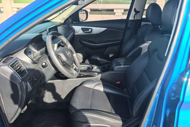 Used Dongfeng Fengon S560 2018 1.8L CVT Elite Model 7 Seats Interior 3