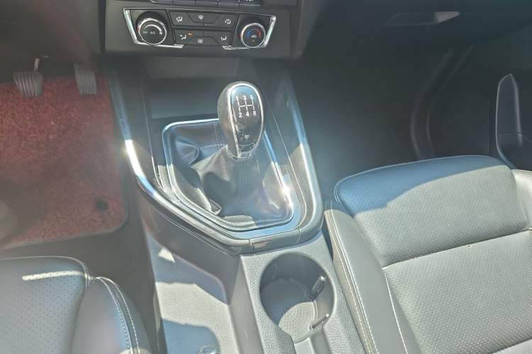Used Dongfeng Fengon S560 2018 1.8L Manual Comfort 7-Seater Interior 5
