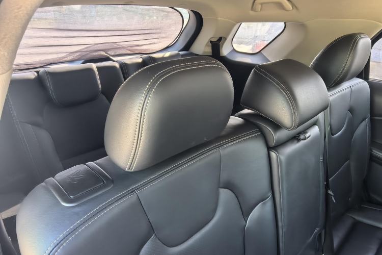 Used Dongfeng Fengon S560 2018 1.8L CVT Elite Model 7 Seats Interior 6