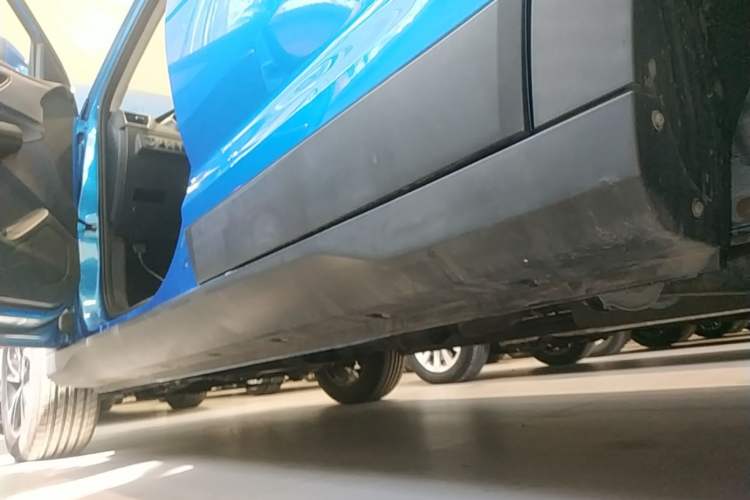 Used Dongfeng Fengon S560 2018 1.8L Manual Comfort 7-Seater Left Side Sill