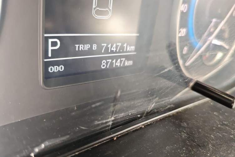Used Dongfeng Fengon S560 2018 1.8L CVT Elite Model 7 Seats Odometer Close Up