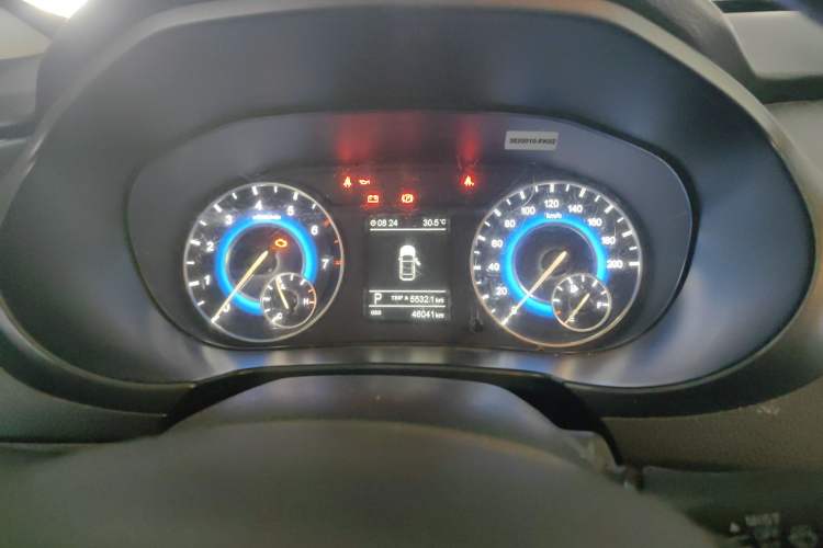 Used Dongfeng Fengon S560 2018 1.8L CVT Elite Model 7 Seats Odometer Close Up