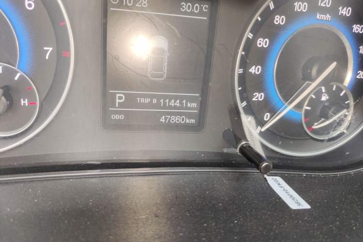 Used Dongfeng Fengon S560 2018 1.8L CVT Elite Model 7 Seats Odometer Close Up