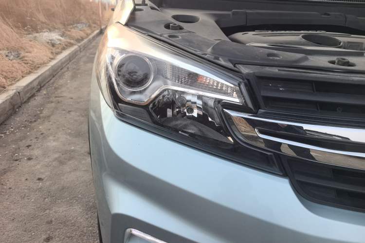 Used Dongfeng Fengon S560 2018 1.8L Manual Comfort 5-Seater China V Standard Right Front Headlight