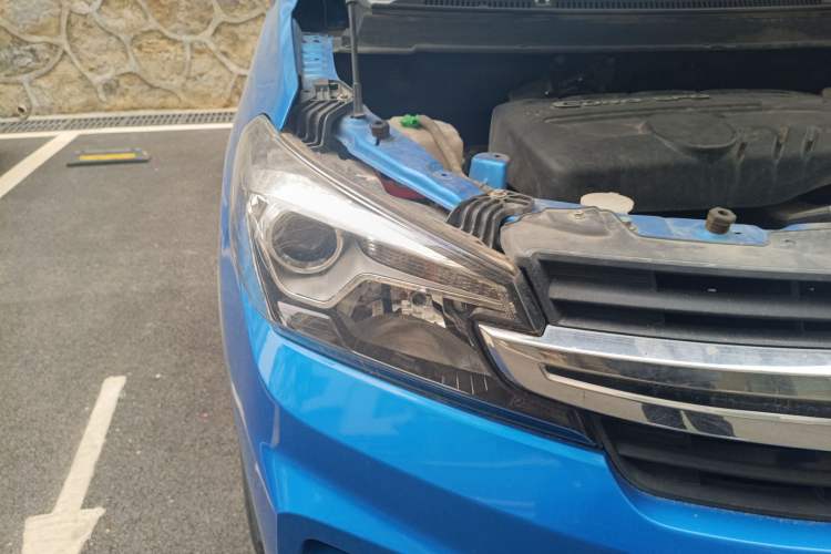Used Dongfeng Fengon S560 2018 1.8L Manual Urban Model 5 Seats Right Front Headlight