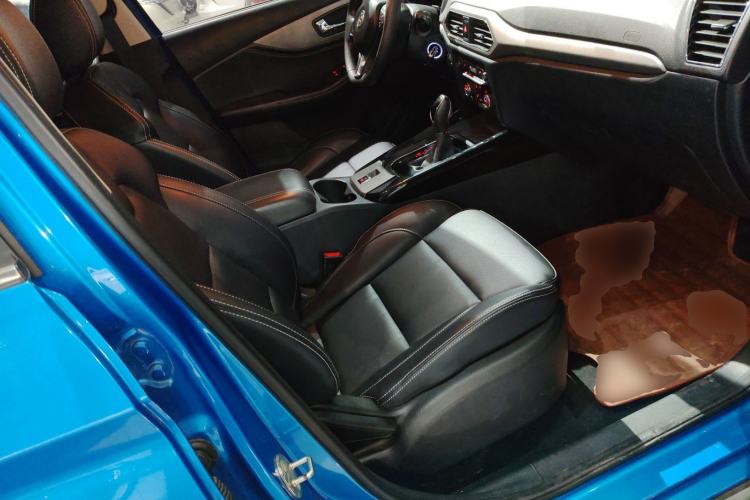 Used Dongfeng Fengon S560 2018 1.8L CVT Elite Model 7 Seats Right Front Seat