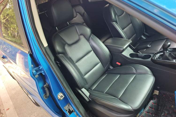 Used Dongfeng Fengon S560 2018 1.8L Manual Urban Model 7 Seats Right Front Seat
