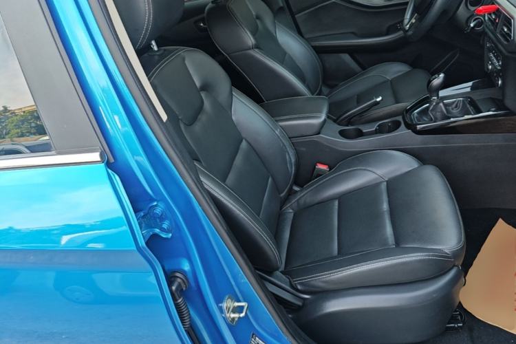 Used Dongfeng Fengon S560 2018 1.8L Manual Comfort 7-Seater Right Front Seat