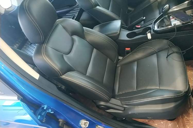 Used Dongfeng Fengon S560 2018 1.8L Manual Comfort 7-Seater Right Front Seat
