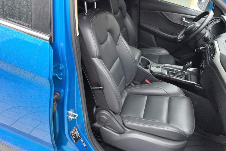 Used Dongfeng Fengon S560 2018 1.8L CVT Elite Model 7 Seats Right Front Seat