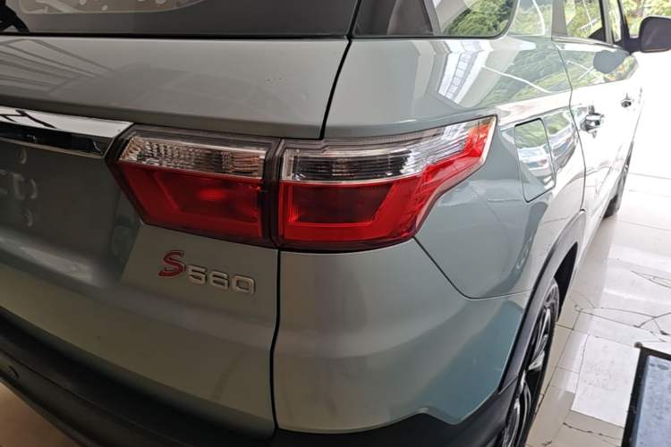 Used Dongfeng Fengon S560 2018 1.8L CVT Prestige Model Right Rear Taillight