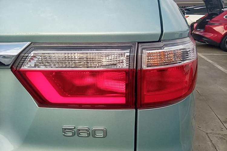 Used Dongfeng Fengon S560 2018 1.8L Manual Luxury 7-Seater Right Rear Taillight