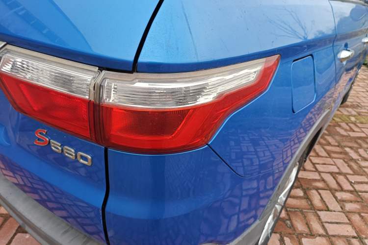 Used Dongfeng Fengon S560 2018 1.8L CVT Elite Model 7 Seats Right Rear Taillight