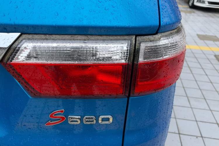 Used Dongfeng Fengon S560 2018 1.8L CVT Elite Model 7 Seats Right Rear Taillight